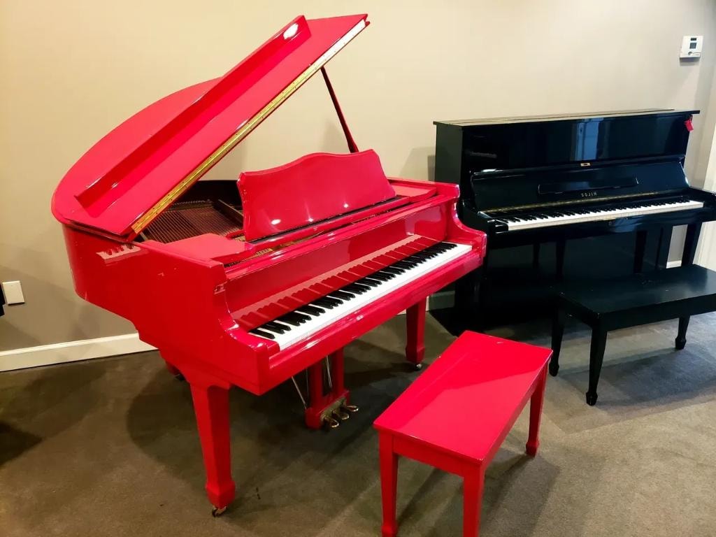 Rare Red Falcone Grand